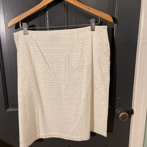LL Bean favorite Fit White Eyelet skirt
